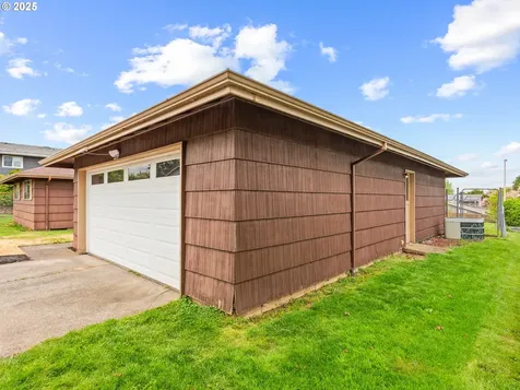 13805 NE Fremont Court Portland OR 97230