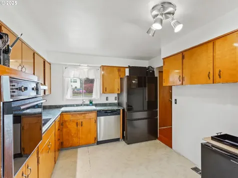 13805 NE Fremont Court Portland OR 97230
