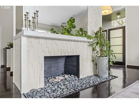 5202 SW Northwood Avenue Portland OR 97239