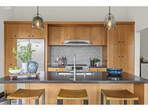 5202 SW Northwood Avenue Portland OR 97239
