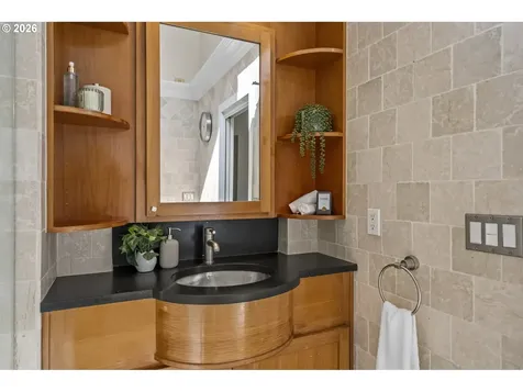 5202 SW Northwood Avenue Portland OR 97239