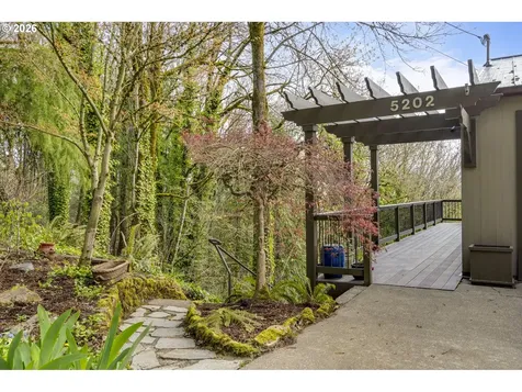 5202 SW Northwood Avenue Portland OR 97239