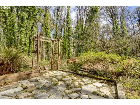5202 SW Northwood Avenue Portland OR 97239