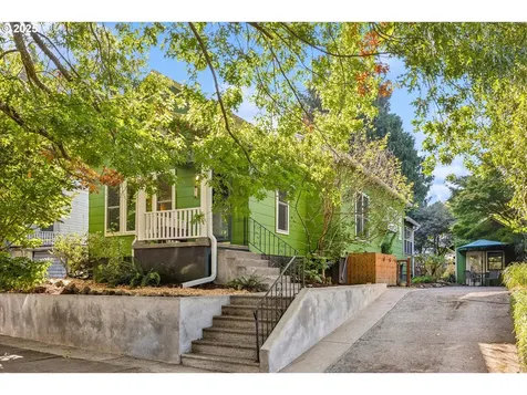 2936 NE Everett Street Portland OR 97232