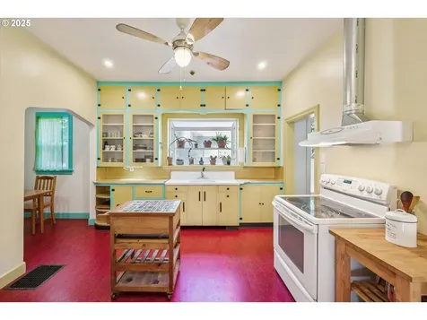 2936 NE Everett Street Portland OR 97232