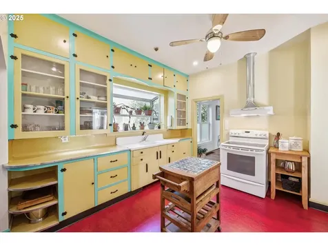 2936 NE Everett Street Portland OR 97232