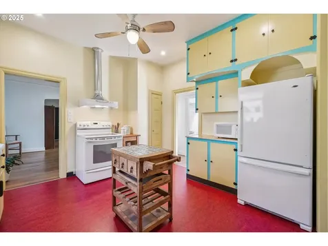 2936 NE Everett Street Portland OR 97232