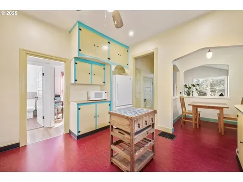 2936 NE Everett Street Portland OR 97232