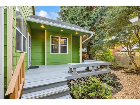 2936 NE Everett Street Portland OR 97232
