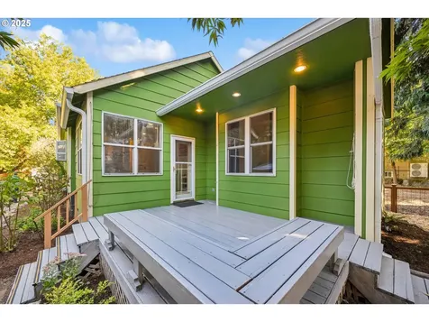 2936 NE Everett Street Portland OR 97232