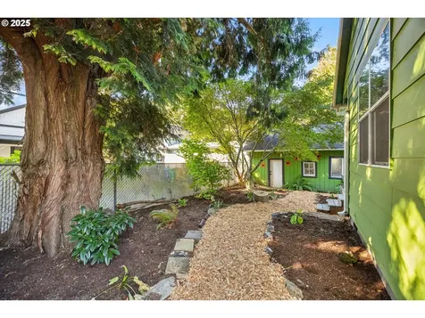 2936 NE Everett Street Portland OR 97232