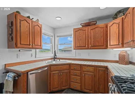 406 W C Street Rainier OR 97048