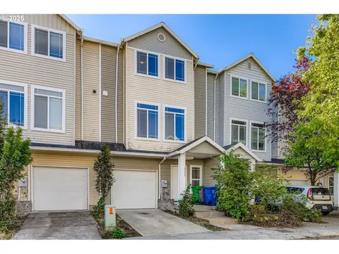 10424 SE Oak Street Portland OR 97216