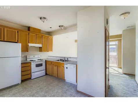 10424 SE Oak Street Portland OR 97216