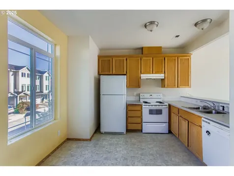 10424 SE Oak Street Portland OR 97216