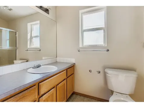 10424 SE Oak Street Portland OR 97216