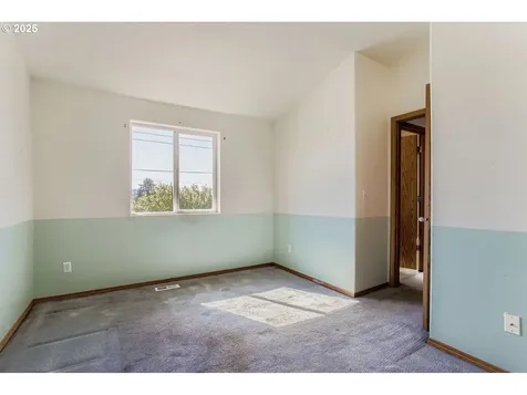 10424 SE Oak Street Portland OR 97216