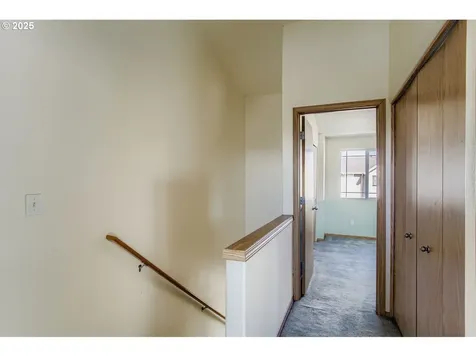 10424 SE Oak Street Portland OR 97216