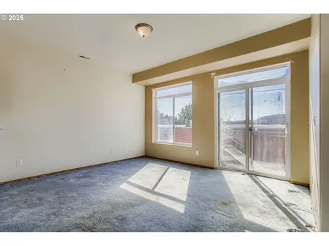 10424 SE Oak Street Portland OR 97216