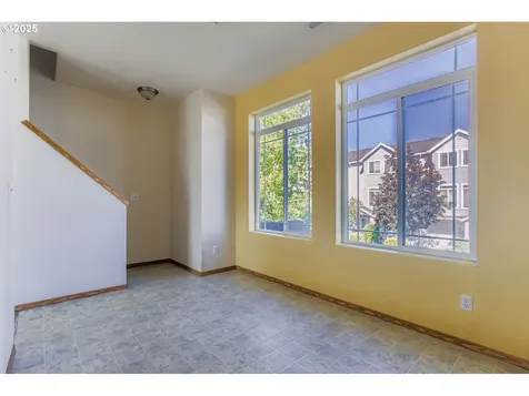 10424 SE Oak Street Portland OR 97216