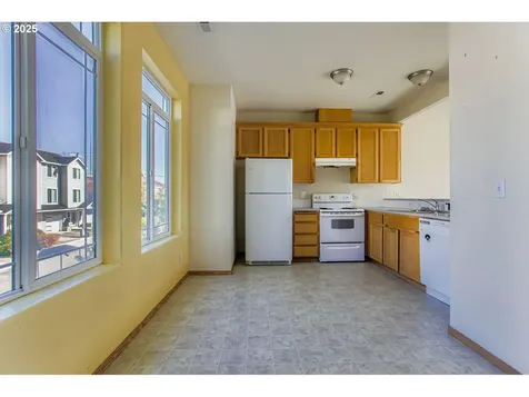 10424 SE Oak Street Portland OR 97216