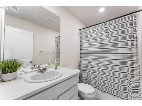 10425 NE 121st Avenue Vancouver WA 98662