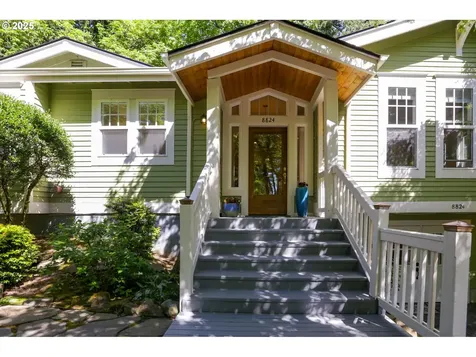 8824 SW 42nd Avenue Portland OR 97219