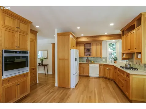8824 SW 42nd Avenue Portland OR 97219