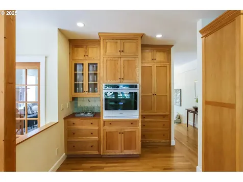 8824 SW 42nd Avenue Portland OR 97219