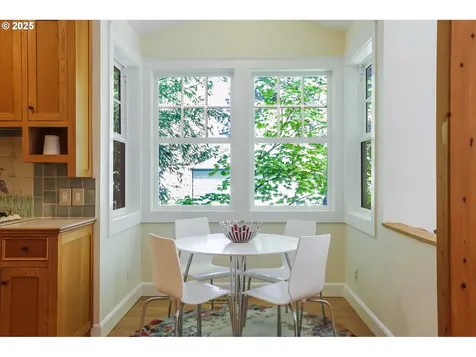 8824 SW 42nd Avenue Portland OR 97219
