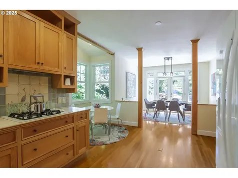 8824 SW 42nd Avenue Portland OR 97219