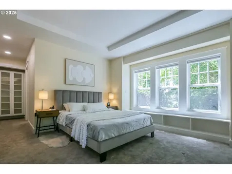 8824 SW 42nd Avenue Portland OR 97219
