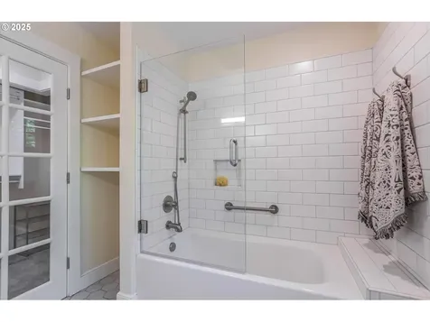 8824 SW 42nd Avenue Portland OR 97219