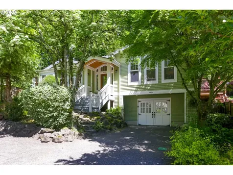 8824 SW 42nd Avenue Portland OR 97219