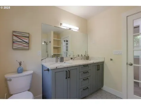 8824 SW 42nd Avenue Portland OR 97219