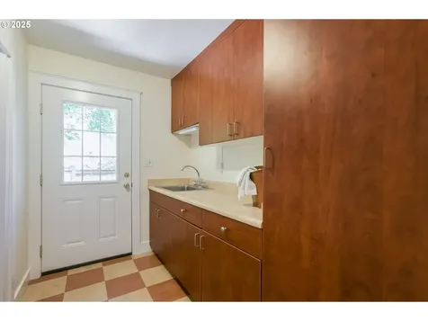 8824 SW 42nd Avenue Portland OR 97219