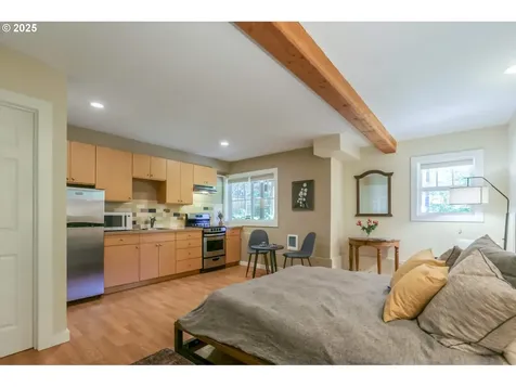8824 SW 42nd Avenue Portland OR 97219