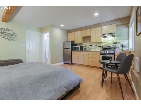 8824 SW 42nd Avenue Portland OR 97219