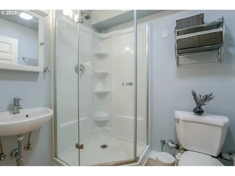 8824 SW 42nd Avenue Portland OR 97219