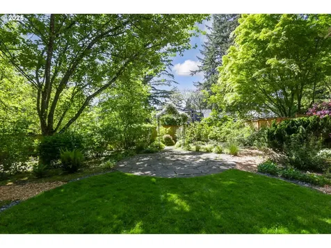 8824 SW 42nd Avenue Portland OR 97219
