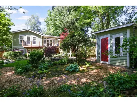 8824 SW 42nd Avenue Portland OR 97219