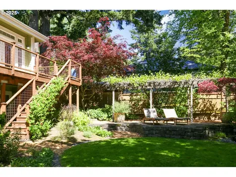 8824 SW 42nd Avenue Portland OR 97219