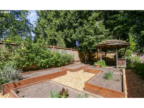 8824 SW 42nd Avenue Portland OR 97219