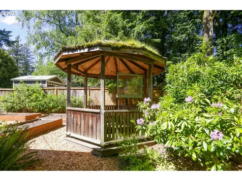 8824 SW 42nd Avenue Portland OR 97219