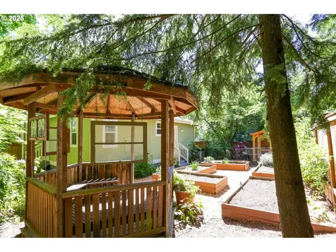 8824 SW 42nd Avenue Portland OR 97219