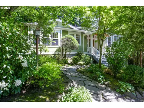 8824 SW 42nd Avenue Portland OR 97219