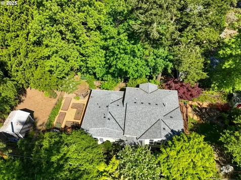 8824 SW 42nd Avenue Portland OR 97219