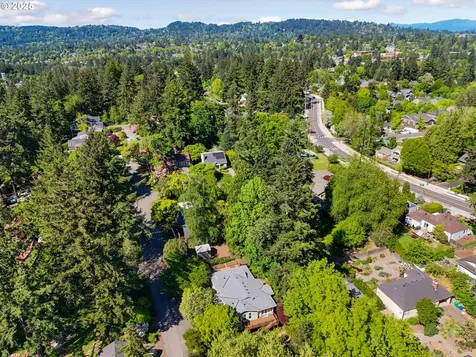 8824 SW 42nd Avenue Portland OR 97219