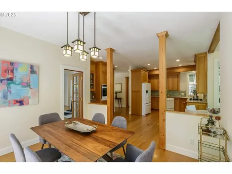 8824 SW 42nd Avenue Portland OR 97219
