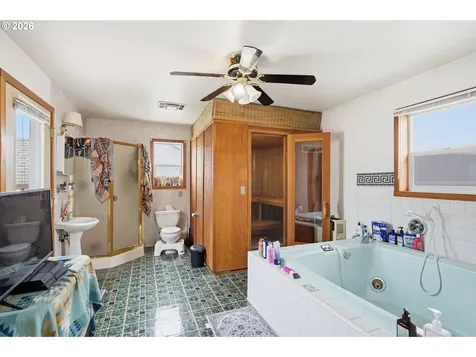 240 5th Avenue Seaside OR 97138